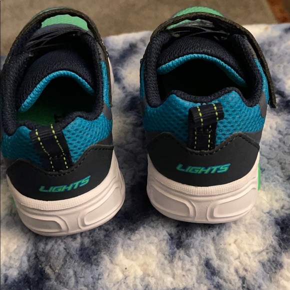Sketcher sport lights size 6 toddlers - Picture 2 of 6